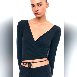 🧸 Zara wrap top